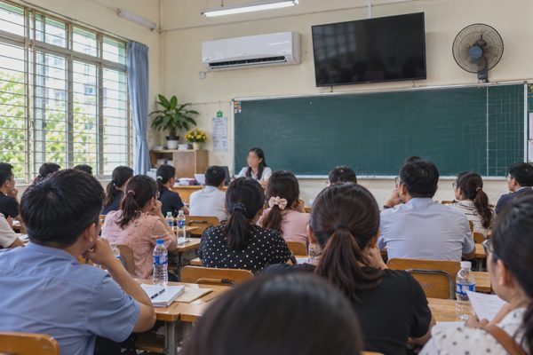 Phụ huynh không được thu tiền quỹ: Điều hòa, tivi, thiết bị ai lắp?