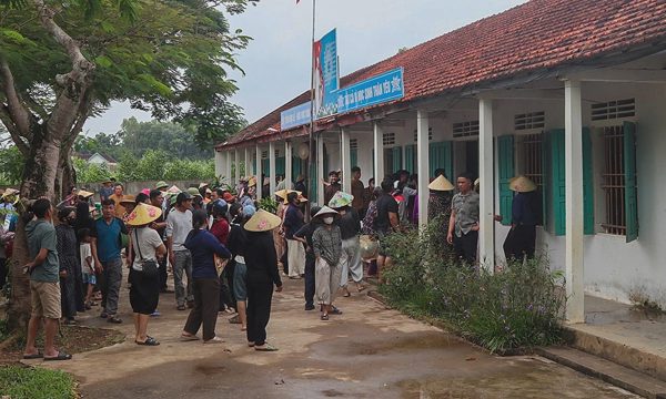 Phụ huynh nhận sai sau 1 tháng cho con nghỉ học vì sáp nhập trường