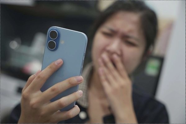 Phụ huynh ồ ạt vào nhóm "Con ghét bố mẹ", tranh luận chuyện dạy con