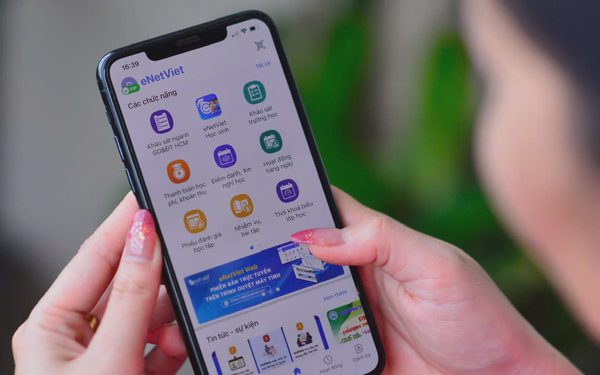 Phụ huynh phản ánh phí sổ liên lạc điện tử 60.000 đồng, trường nói không bắt buộc