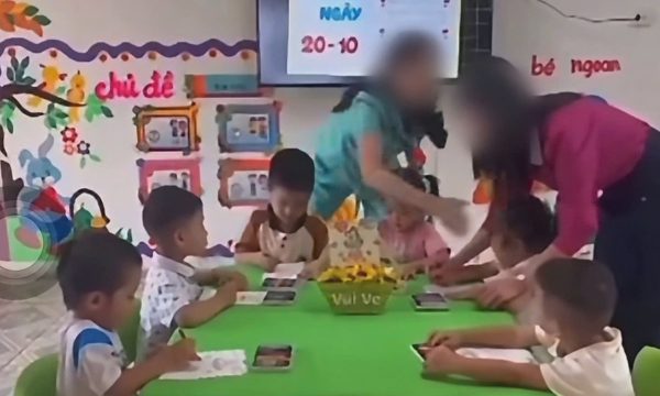 Phụ huynh phát hiện cô giáo tát con qua video dịp 20/10