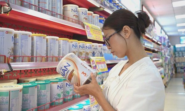 Phụ huynh tìm hiểu gì khi chọn dinh dưỡng cho trẻ