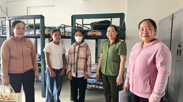 Phụ huynh xúc động ngày con em nhập học ngôi trường đặc biệt ở Cần Thơ