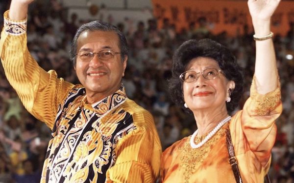 Phu nhân cựu Thủ tướng Malaysia Mahathir Mohamad qua đời ở tuổi 100