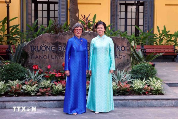 Phu nhân Tổng Bí thư, Chủ tịch nước Tô Lâm và Phu nhân Tổng thống Thụy Sĩ thăm Trường Đại học Dược Hà Nội