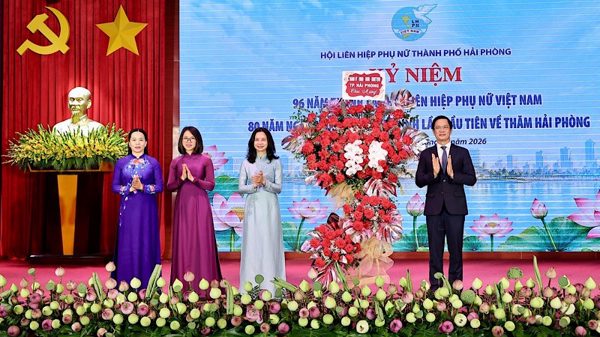 Phụ nữ Hải Phòng tiếp tục vươn lên trong kỷ nguyên mới