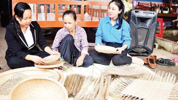 Phụ nữ vươn lên làm chủ kinh tế