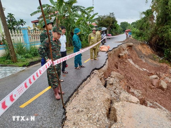 Phú Thọ: Mưa dông gây sạt lở nghiêm trọng tại xã Tu Vũ