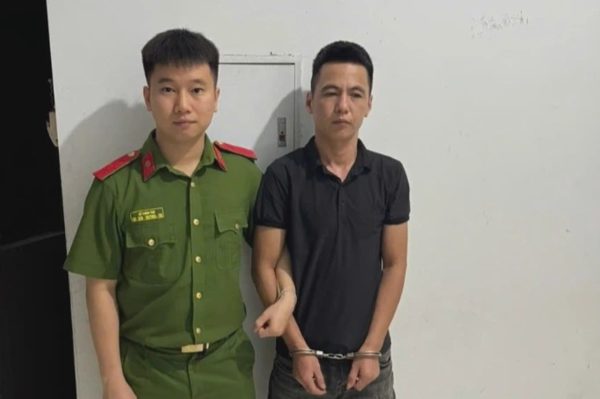 Phụ xe khách dùng gậy bóng chày đánh gãy tay tài xế ở Phú Thọ