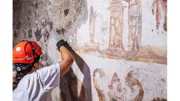 Phục dựng dinh thự cổ ở Pompeii