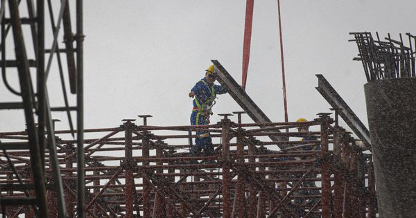 'Phượng hoàng lửa' dần lộ diện tại sân bay Phú Quốc