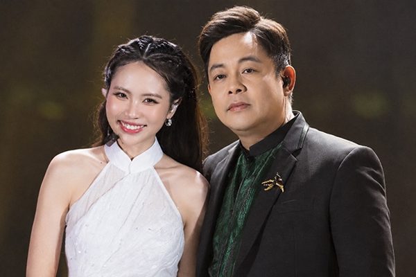 Phương Mỹ Chi bật khóc gặp lại 'bố' Quang Lê, nhắc chuyện từng gây tranh cãi
