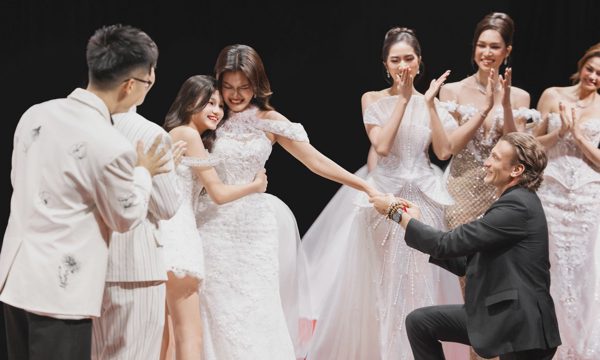 Phương Vy vỡ òa khi chồng trao nhẫn trên sàn diễn