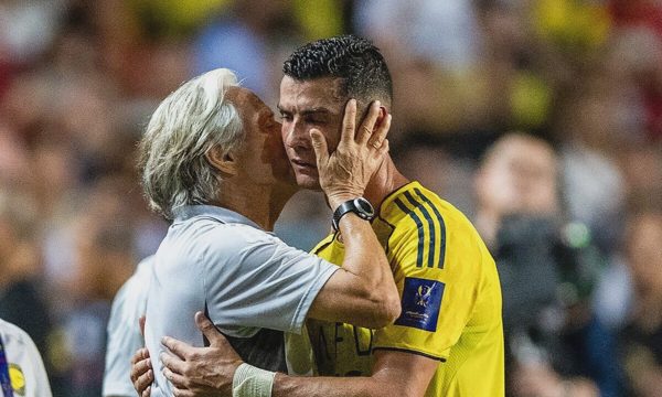 Piers Morgan: 'HLV Jorge Jesus bội ước Ronaldo'