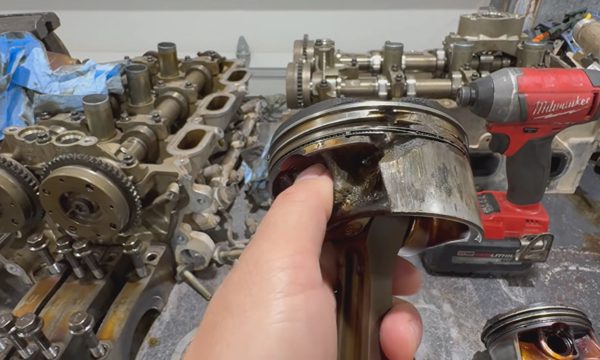 Piston động cơ bị nung chảy vì không bảo dưỡng định kỳ
