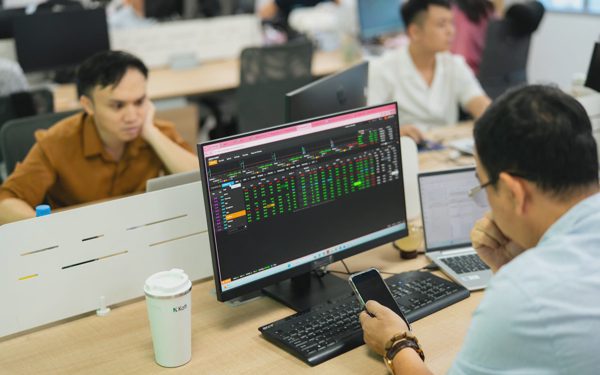 PNJ, Khang Điền cùng loạt cổ phiếu xuống đáy nhiều năm dù VN-Index vẫn quanh 1.800 điểm