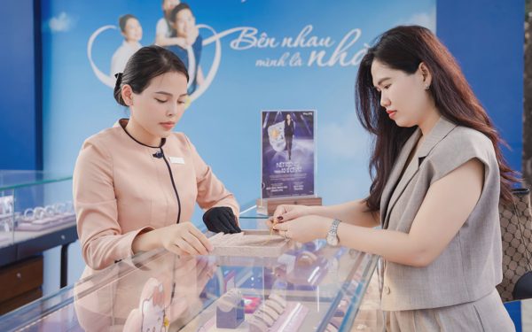 PNJ mua lại gần 5.000 tỉ đồng tiền hàng trong 2 tháng qua, tổn thất 1.446 tỉ đồng