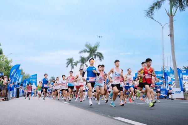 Pocari Sweat Run 2026: Hơn 5.000 vận động viên bứt phá vạch xuất phát trong bình minh Hà Nội
