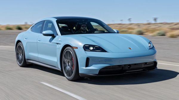 Porsche lên tiếng về tương lai của dòng xe điện đầu tiên