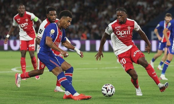 PSG thua ngược trong ngày Luis Enrique gia hạn hợp đồng