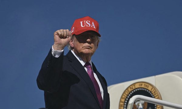 Qatar tặng Mỹ 'cung điện bay' sau khi ông Trump 'hỏi mượn'