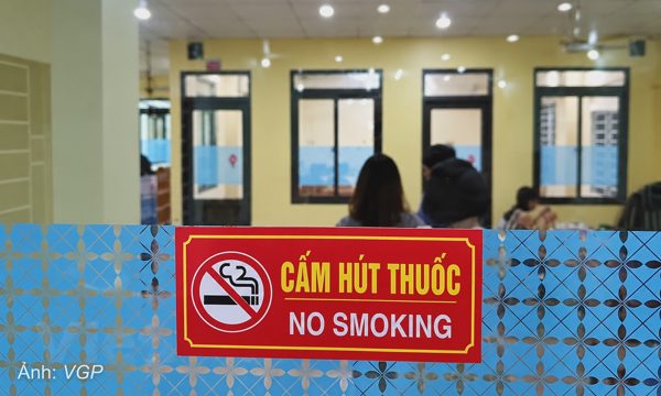 Quán bar, karaoke có thể tiến tới cấm hút thuốc hoàn toàn