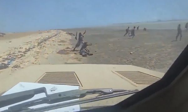 Quân chính phủ Yemen lao thiết giáp vào chiến binh Houthi