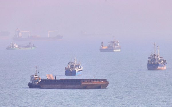 Quan chức Mỹ: Eo biển Hormuz hoàn toàn mở cửa dưới sự kiểm soát của Washington