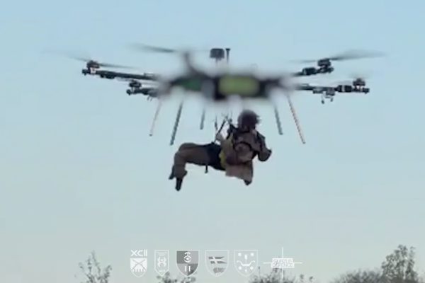 Quân đội Ukraine lại gây sốc, dùng drone thực hiện chiến dịch 'độc nhất vô nhị'