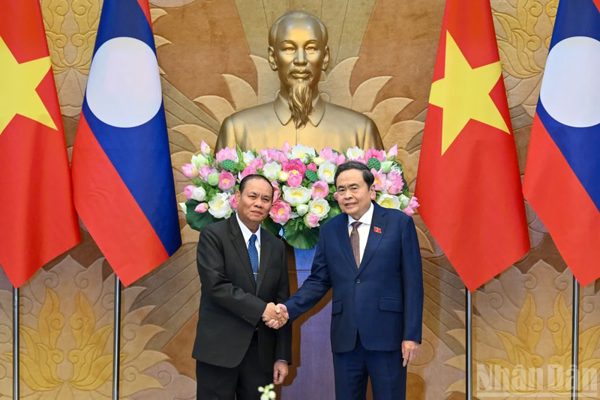 Quan hệ hữu nghị vĩ đại, đoàn kết đặc biệt, hợp tác toàn diện Việt Nam-Lào ngày càng phát triển