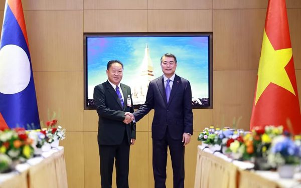 'Quan hệ Việt - Lào trước hết là gắn bó máu thịt giữa Nhân dân hai dân tộc'