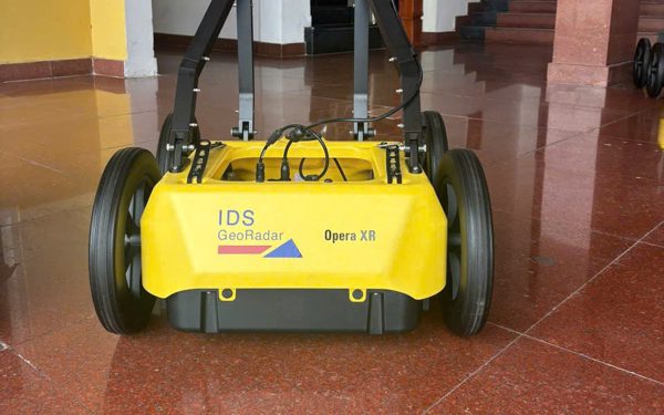 Quân khu 5 tiếp nhận 6 máy ra đa xuyên đất tìm kiếm hài cốt liệt sĩ từ Tập đoàn Vingroup