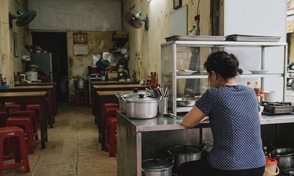 Quán phở áp lực tìm hóa đơn mua con gà để đóng thuế