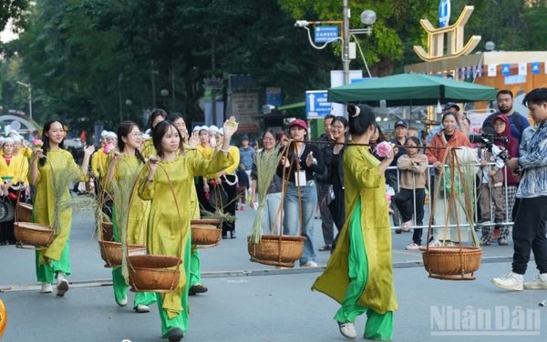 Quảng bá nét đẹp của mùa thu Hà Nội