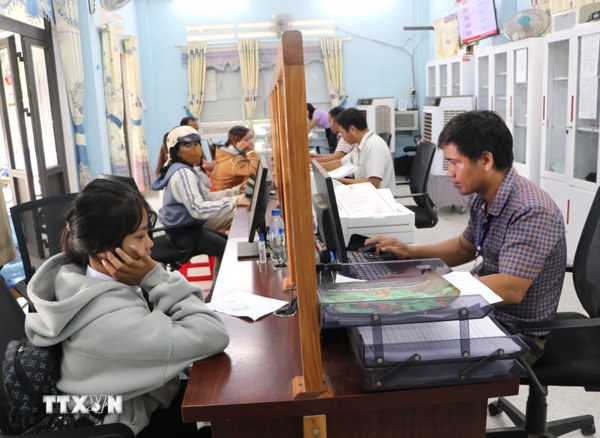 Quảng Ngãi gỡ vướng thủ tục đất đai, đồng bào Hre yên tâm sản xuất