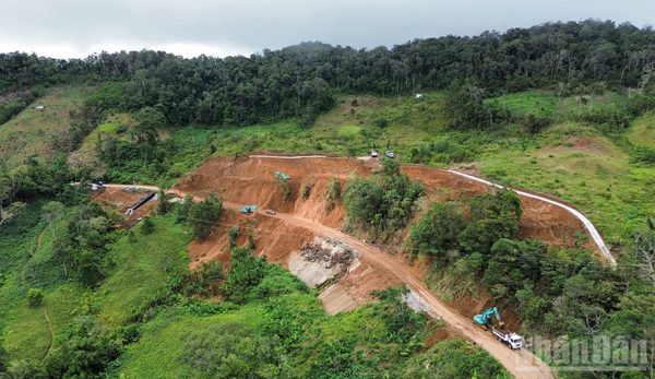 Quảng Ngãi: Tập trung khắc phục 2 điểm sạt lở trên Quốc lộ 24