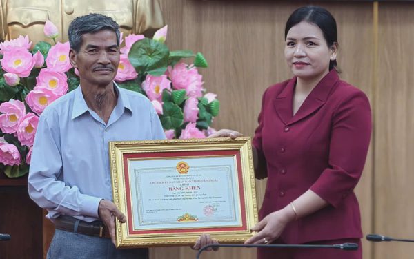 Quảng Ngãi trao thưởng cho người giao nộp tượng thần khỉ Hanuman