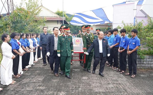 Quảng Ngãi: Truy điệu, an táng hài cốt liệt sĩ A Ngõa