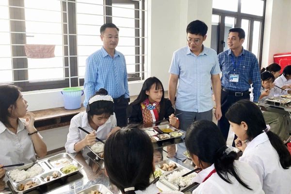 Quảng Ninh chi hơn 188 tỷ đồng hỗ trợ bữa trưa cho học sinh vùng khó
