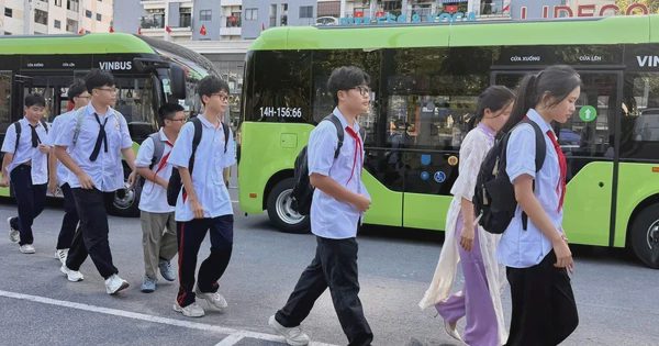 Quảng Ninh khai trương xe buýt điện miễn phí đưa đón học sinh