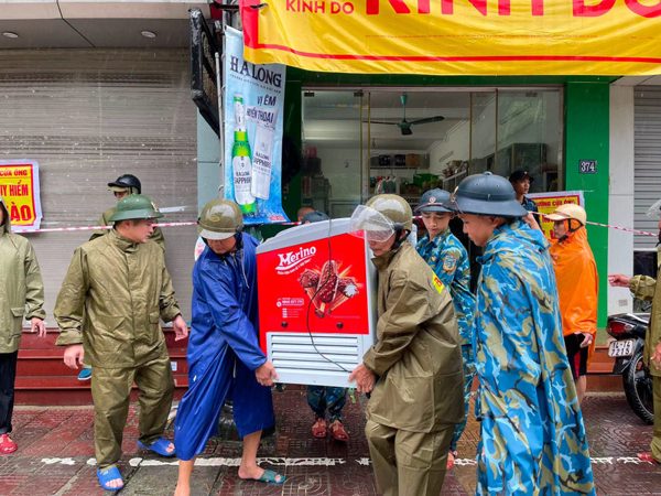 Quảng Ninh khẩn trương di dời người dân khỏi vùng nguy hiểm
