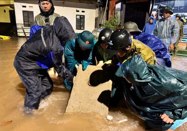 Quảng Ninh mưa trắng trời, nhiều điểm sạt lở, ngập lụt
