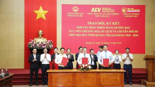 Quảng Trị hợp tác phát triển vận tải hàng không