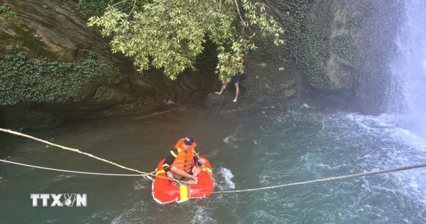 Quảng Trị khẩn trương tìm kiếm nam sinh lớp 10 bị nước lũ cuốn trôi