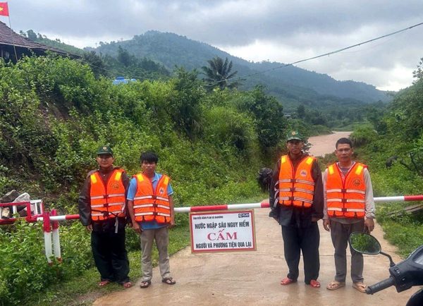 Quảng Trị: Lực lượng vũ trang sát cánh cùng nhân dân ứng phó mưa lớn