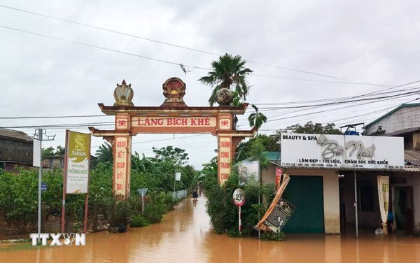 Quảng Trị: Mưa lớn gây ngập lụt, nhiều trường cho học sinh nghỉ học
