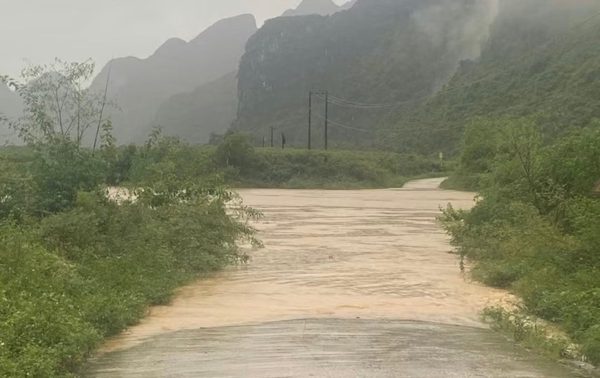 Quảng Trị: Mưa lớn gây ngập nhiều ngầm tràn ở Phong Nha