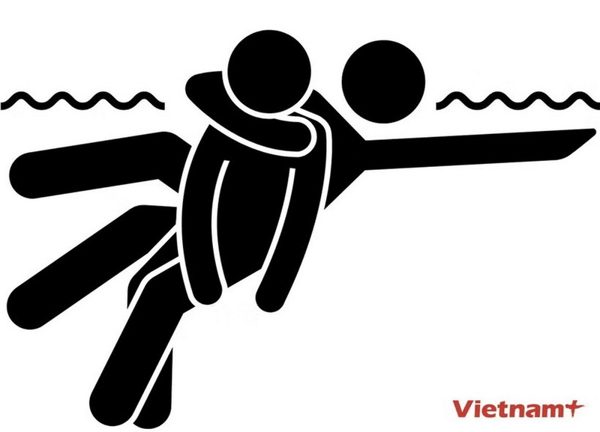 Quảng Trị: Tặng bằng khen cho nam thanh niên dũng cảm cứu sống 4 học sinh