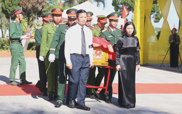 Quảng Trị truy điệu, an táng 30 hài cốt liệt sĩ, có cả hài cốt từ mộ tập thể