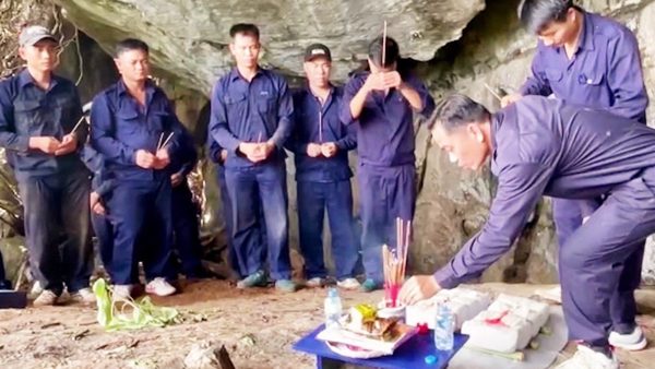Quảng Trị: Từ nhân chứng chỉ dẫn, tìm thấy 2 hài cốt liệt sĩ hy sinh trong hang đá ở Lào